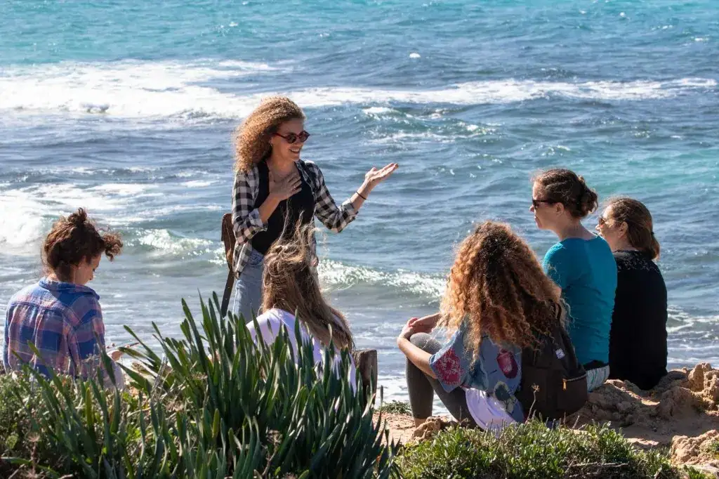 סיור 'חברות בקיבוץ', סיור מודרך בקיבוץ פלמחים